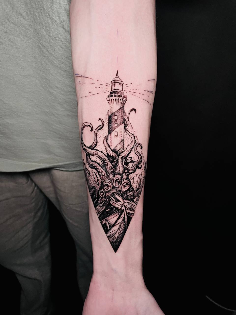 Маяк и осьминог